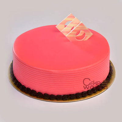 Pinky Bossy Strawberry Cake