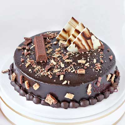 Cracking Kitkat Cake